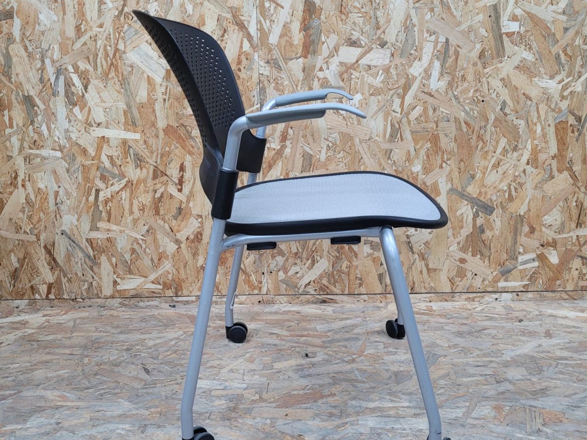 Chaise de réunion à roulettes Herman Miller Caper gris foncé et gris clair - OCCASION – Image 7