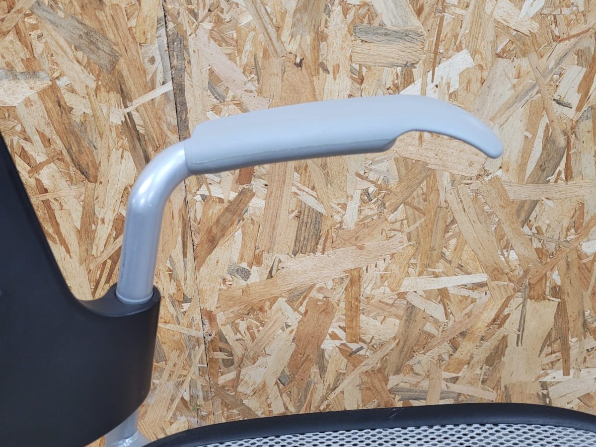 Chaise de réunion à roulettes Herman Miller Caper gris foncé et gris clair - OCCASION – Image 4