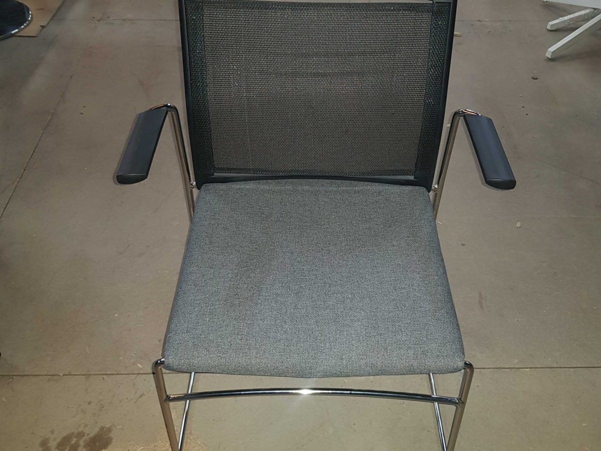 Chaise de réunion empilable Qirikou Grise - OCCASION – Image 4