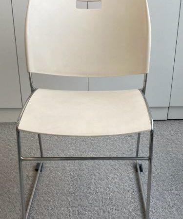 Chaise de réunion empilable LESLIE blanche - OCCASION – Image 6
