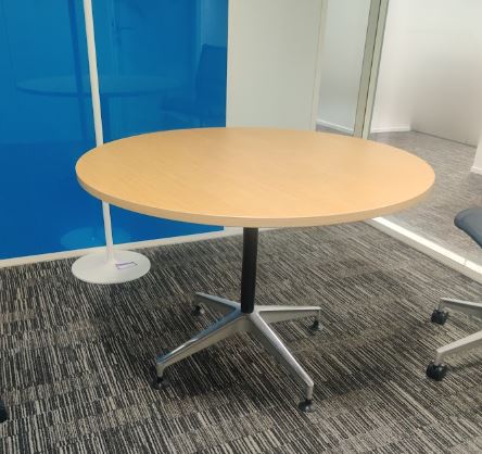 Table-de-reunion-bois-ronde-106-pietement-chrome-SAPHIR-OCCASION_Tables-de-reunion-rondes_5675_1.jpeg