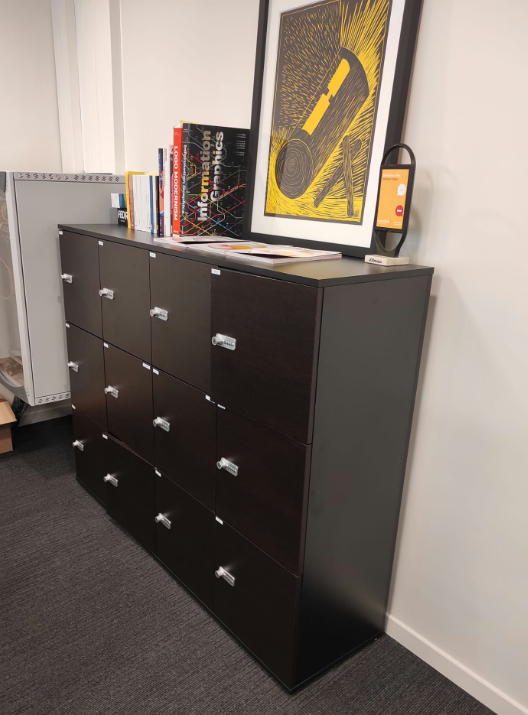 Casiers-a-code-Lehmann-3-x-4-cases-bois-noir-DESIR-OCCASION_Casiers-et-Vestiaires_7253_1.png
