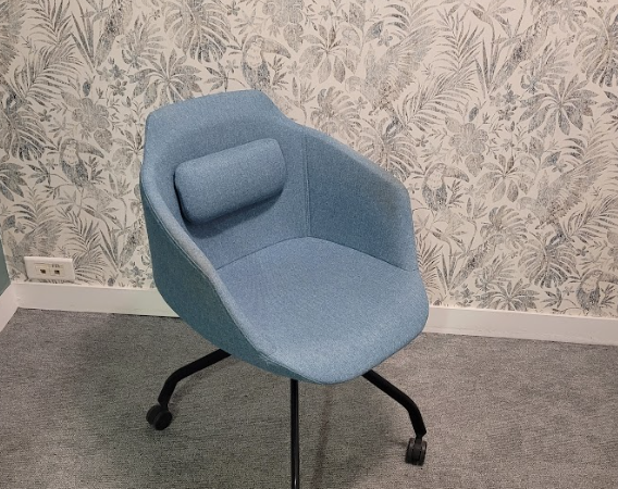 Lot de 6 Chaises de réunion sur roulette grises et bleues LINA - OCCASION – Image 3