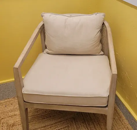 Chauffeuse en bois clair beige SHIRLEY - OCCASION – Image 3