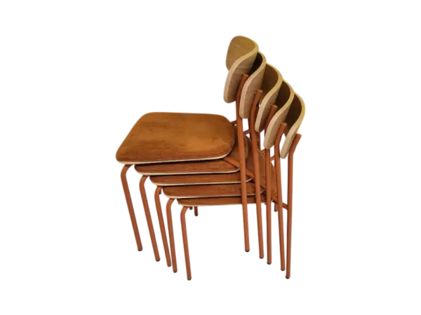 Chaise-empilable-bois-et-orange-SHIRLEY-OCCASION
