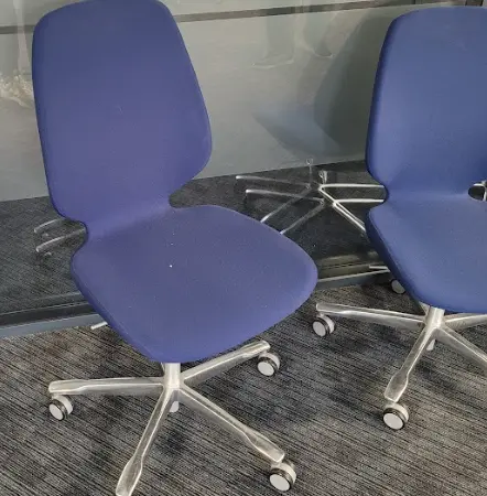 Chaise de réunion Kinnarps Monroe bleu MEDINA - OCCASION – Image 2