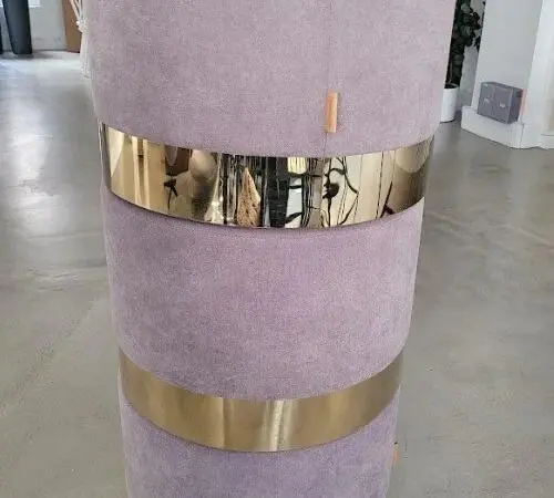 Pouf Bloomingville en velours gris, bas doré 55cm DESIR - OCCASION – Image 2