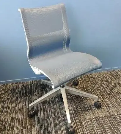 Chaise de réunion Herman Miller Setu bleu sans accoudoirs - OCCASION – Image 2