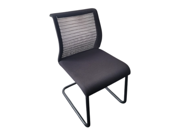Fauteuil-visiteur-Steelcase-pied-luge-noir-MAKI-OCCASION