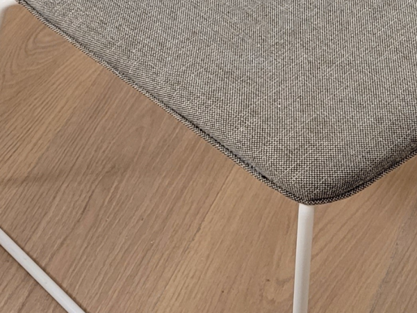 Chaise empilable en tissus gris DESIR 6 - OCCASION – Image 4