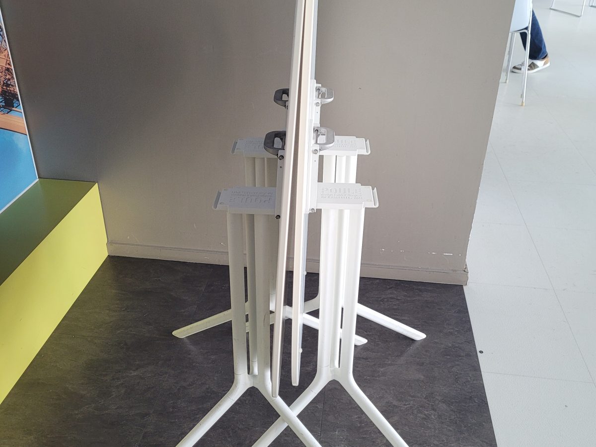 Table de cafétéria ronde abattante Kristalia Poule KINA - OCCASION – Image 3