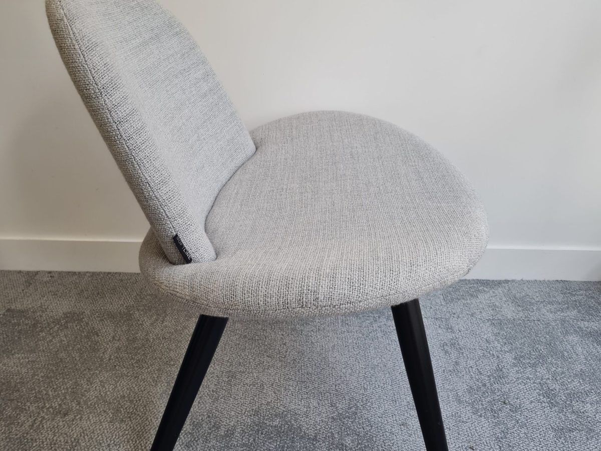 Chauffeuse Softline en tissu gris avec pieds noirs JOBI - OCCASION – Image 3