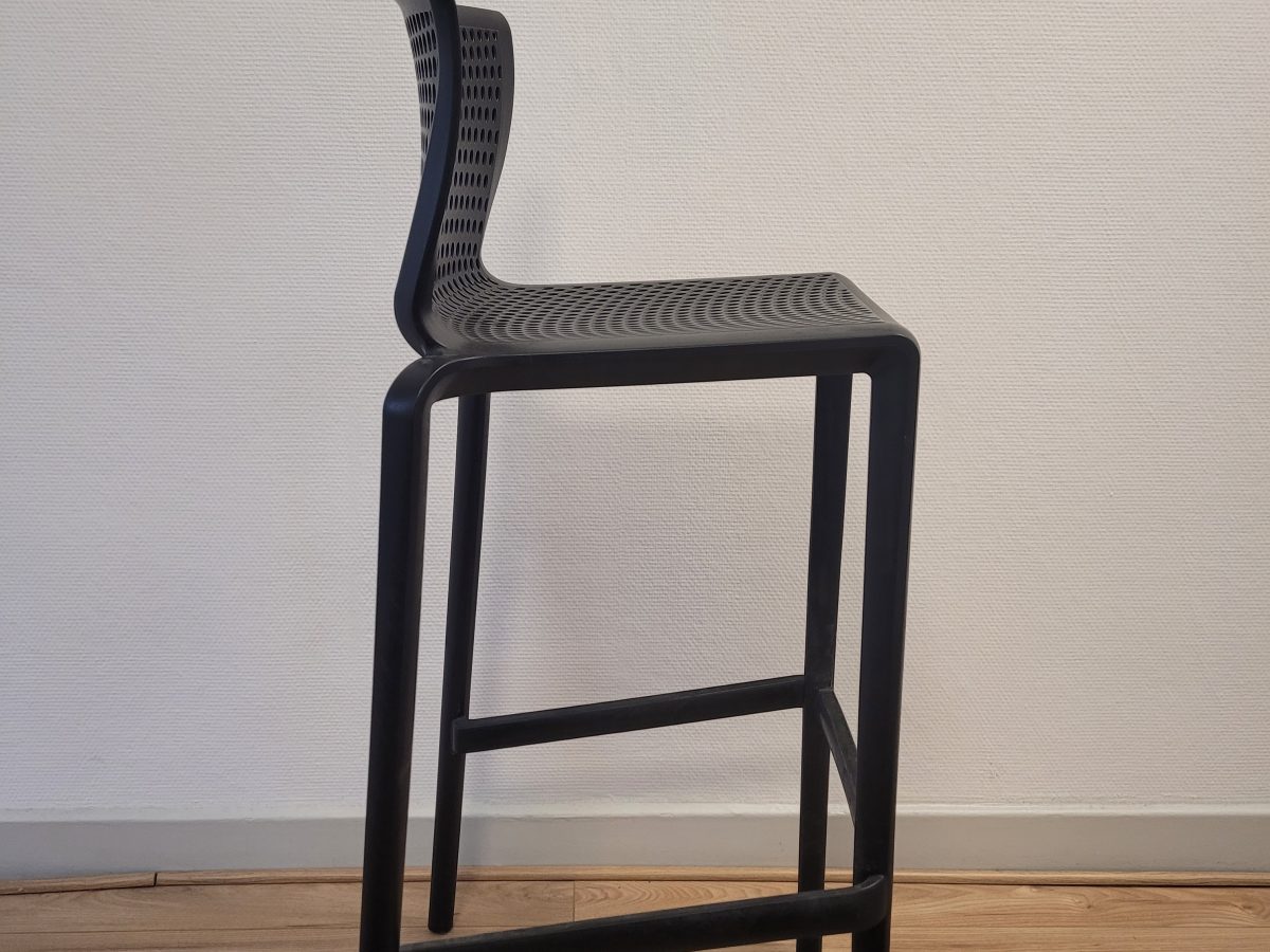 Chaise haute empilable DOCKER DISQUE noire - OCCASION – Image 4