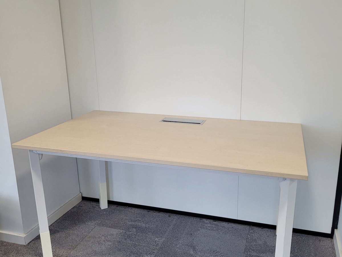 Bureau individuel Kinnarps GRETA 140x80 cm - OCCASION – Image 2