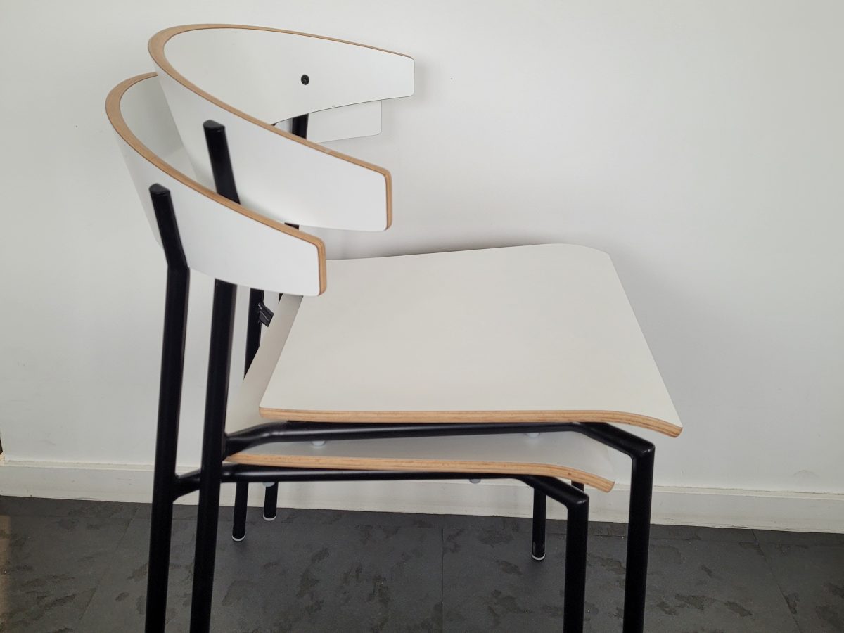 Chaise empilable GRETA Bois blanc/Noir - OCCASION – Image 4