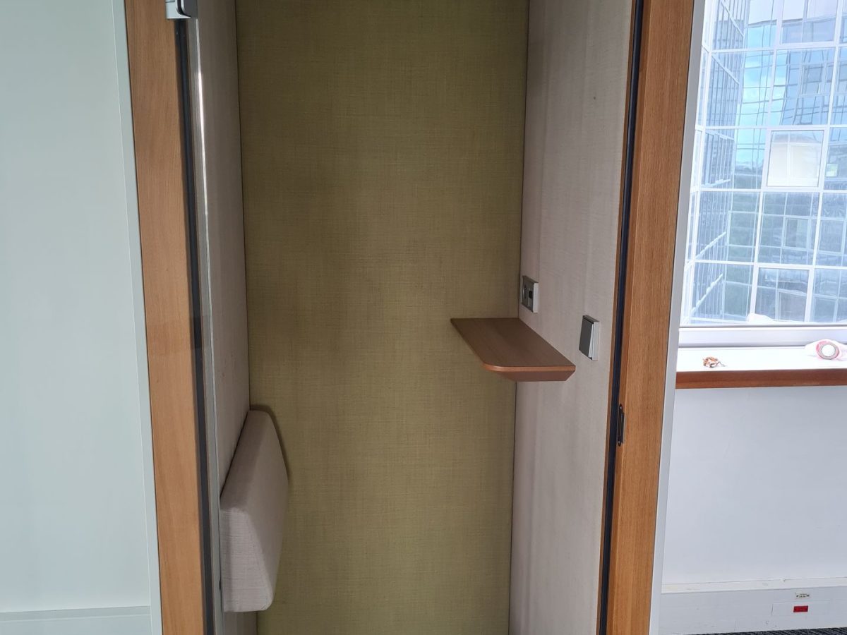 Cabine acoustique individuelle Konig & Neurath intérieur vert SOCRATE 3 - OCCASION – Image 3