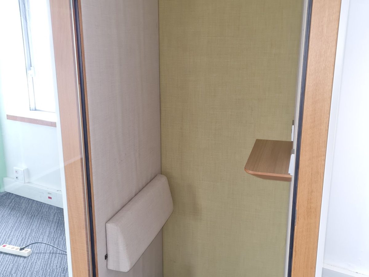 Cabine acoustique individuelle Konig & Neurath intérieur vert SOCRATE 3 - OCCASION – Image 4