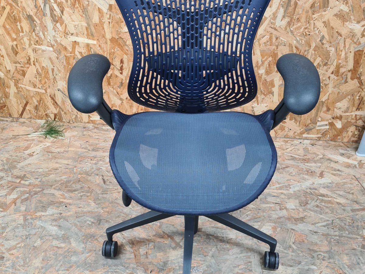 Siège Herman Miller Mirra 2 Bleu Marine/Bleu Marine - OCCASION – Image 2