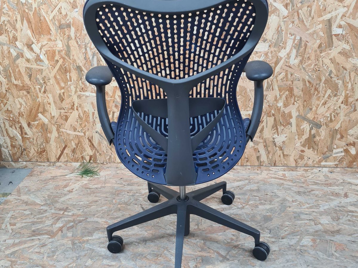 Siège Herman Miller Mirra 2 Bleu Marine/Bleu Marine - OCCASION – Image 4